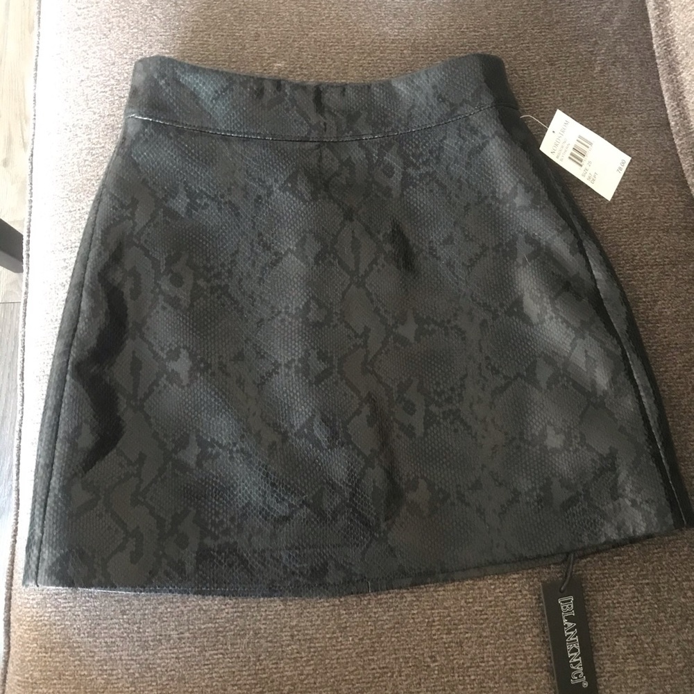 Mini skirt - Picture 2 of 11